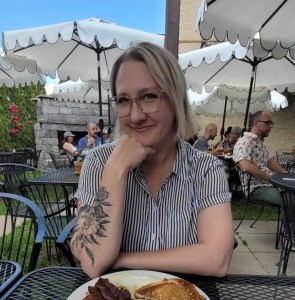Femme person eating breakfast